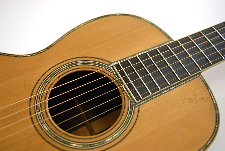 Martin Book: A Complete History Of Martin Guitars